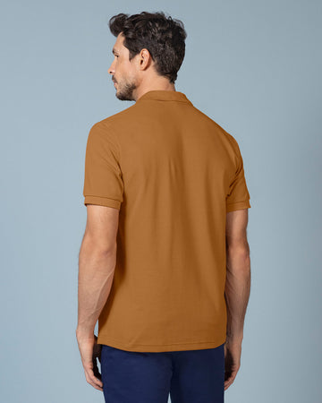 Camiseta tipo polo con aplique bordado#color_c19-mostaza