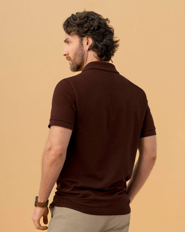 Camiseta tipo polo con aplique bordado