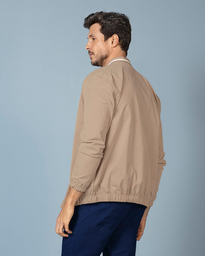 Chaqueta tipo bomber con cuello en contraste#color_084-arena