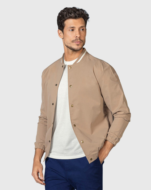 Chaqueta tipo bomber con cuello en contraste