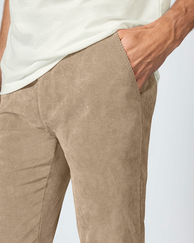 Pantalón masculino bota recta en corduroy