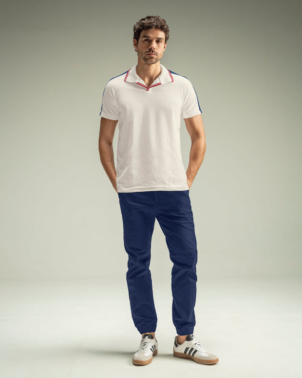 Camiseta tipo polo con cuello sport y detalles en contraste