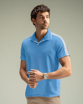 Camiseta tipo polo con cuello sport y detalles en contraste#color_022-azul-claros