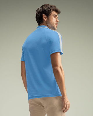 Camiseta tipo polo con cuello sport y detalles en contraste#color_022-azul-claros