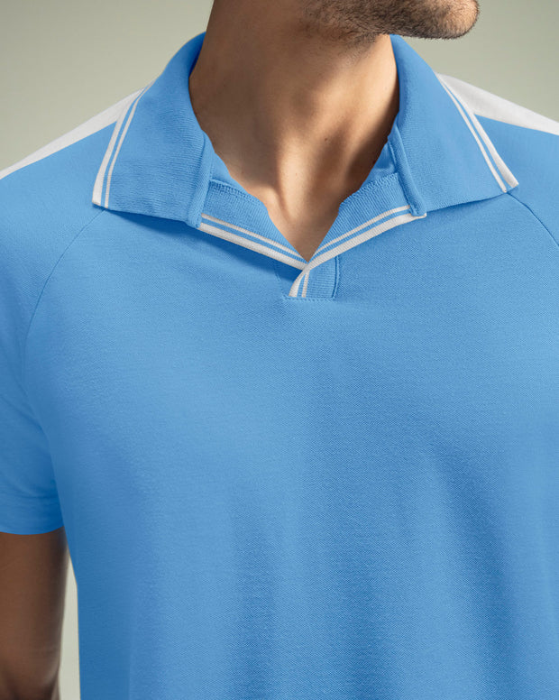 Camiseta tipo polo con cuello sport y detalles en contraste