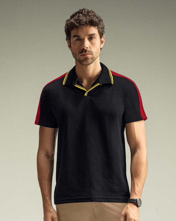 Camiseta tipo polo con cuello sport y detalles en contraste