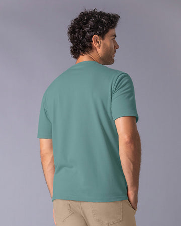 Camiseta básica en tela especial con textura#color_063-verde-azul