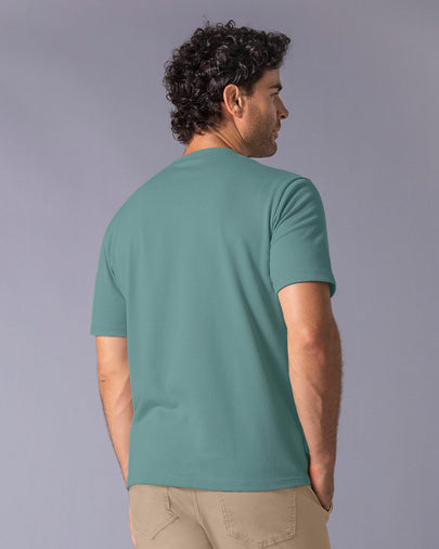 Camiseta básica en tela especial con textura#color_063-verde-azul
