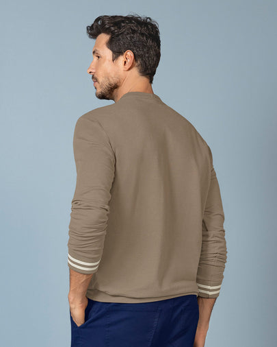 Buzo con cuello y fajón en rib#color_381-cafe-claro
