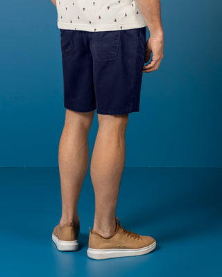 Bermuda con bolsillos de parche#color_c42-azul-oscuro