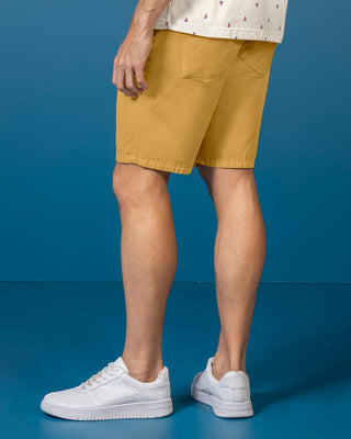 Bermuda con bolsillos de parche#color_c73-amarillo
