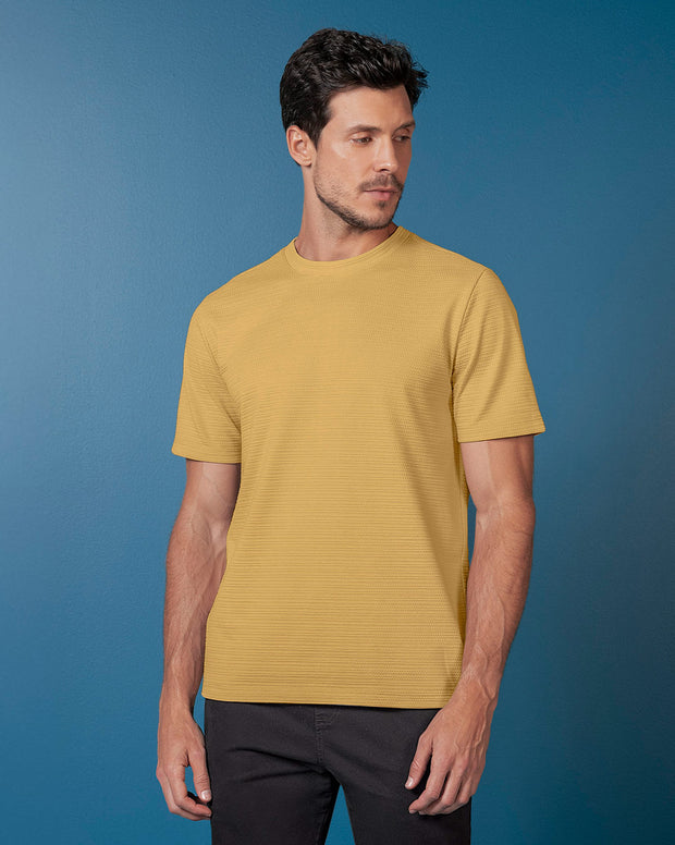 Camiseta manga corta básica en tela especial con textura