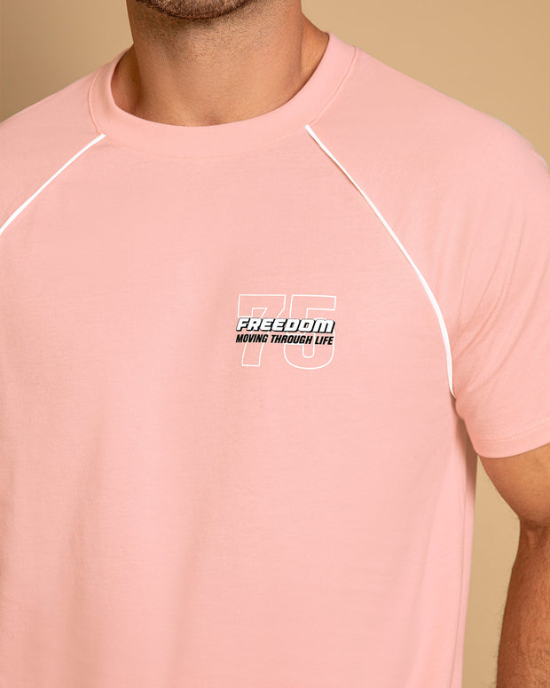 Camiseta manga corta con detalle en contraste y estampado localizado