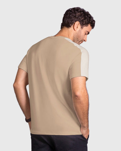Camiseta básica con cortes decorativos en hombros#color_c54-arena