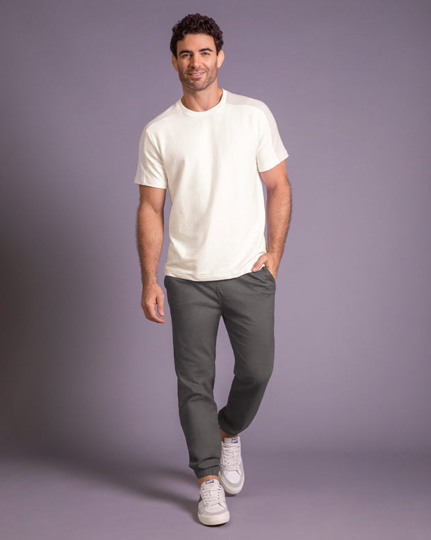 Camiseta básica con cortes decorativos en hombros
