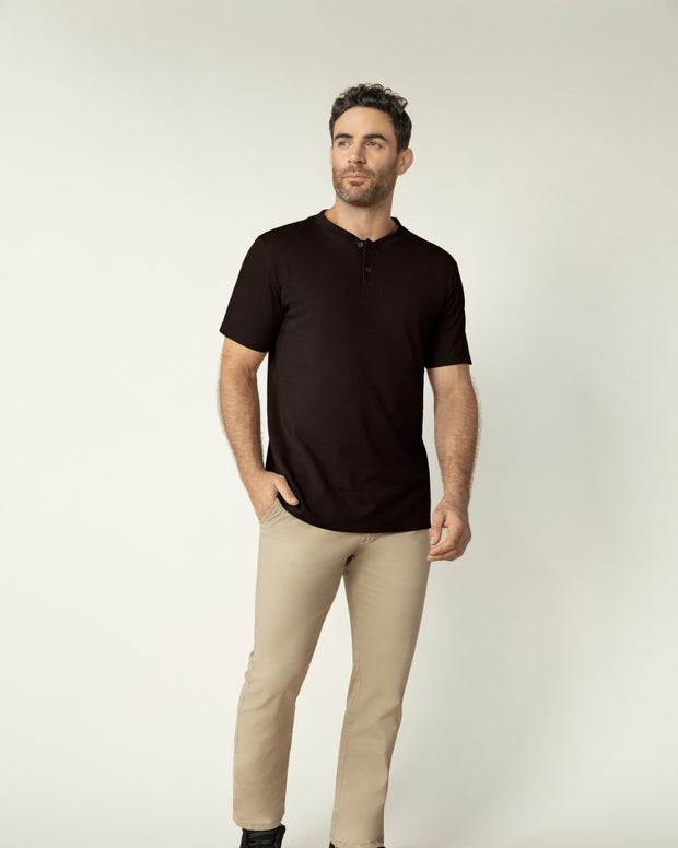 Camiseta henley semiajustada con botones