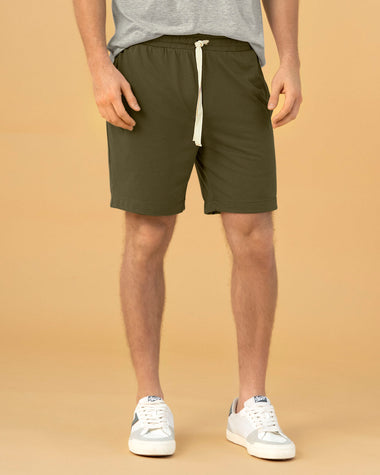 Bermuda con elástico en cintura para hombre#color_c46-verde-militar