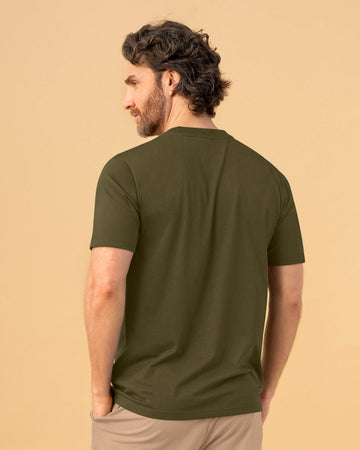 Camiseta básica con manga corta y cuello redondo#color_c46-verde-militar