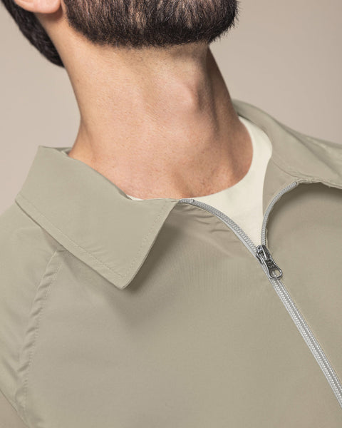 Chaqueta masculina con cierre funcional#color_084-arena