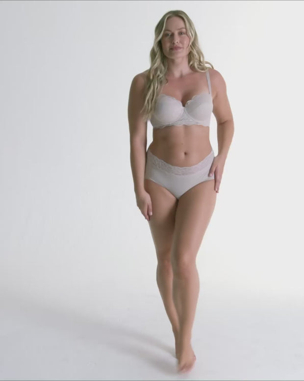 Panty hípster en tela ultraliviana con franja de encaje