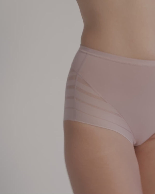 Panty faja clásico con control moderado de abdomen y bandas en tul