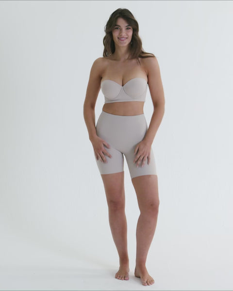 Panty short invisible de control moderado con realce de glúteos#color_802-cafe-claro