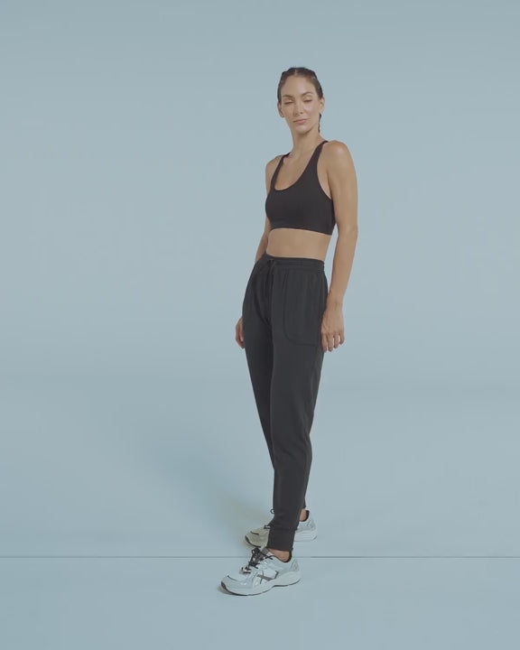 Jogger deportivo de silueta amplia con bolsillos
