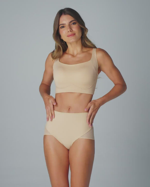 Panty clásico de control fuerte en abdomen, glúteos en tul