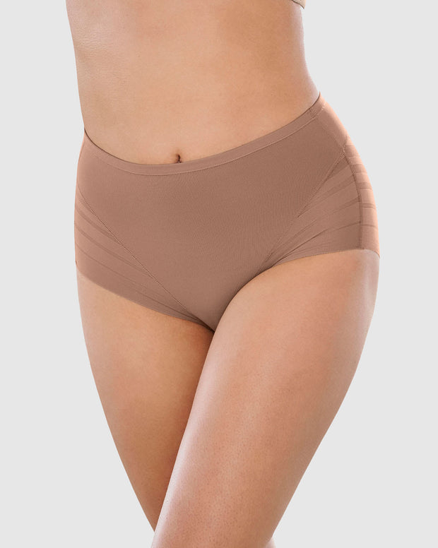 Panty faja clásico con control moderado de abdomen y bandas en tul