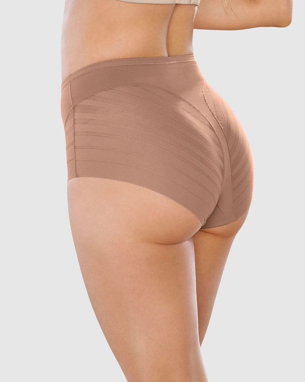 Panty faja clásico con control moderado de abdomen y bandas en tul