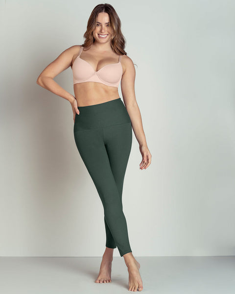 Legging de control con short interno levanta cola#color_661-verde-oscuro