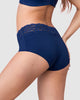 Panty hipster en tela ultraliviana con franja de encaje#color_536-azul-oscuro
