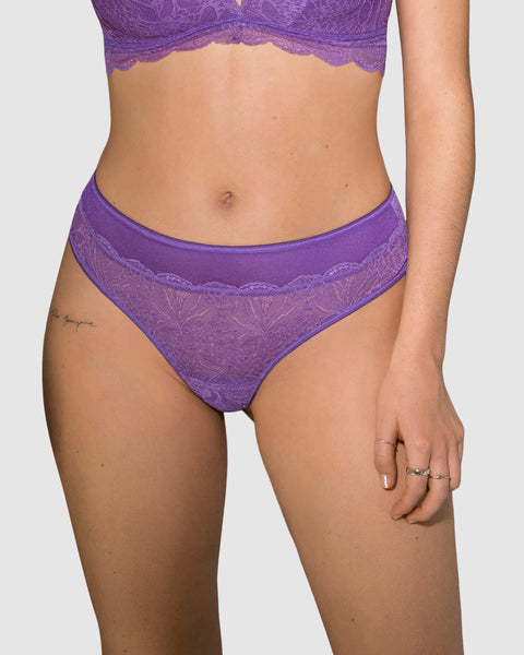 Panty cachetero semidescaderado en encaje y tul con refuerzo en algodón#color_467-morado-oscuro