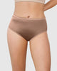 Panty clásico pierna alta con excelente cubrimiento tela suave#color_831-brown