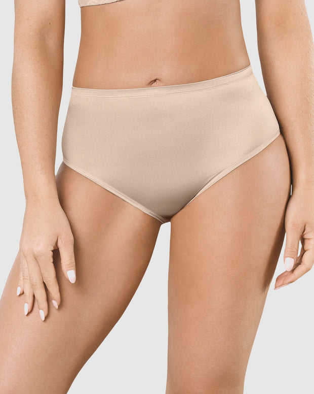 Panty clásico pierna alta con excelente cubrimiento tela suave
