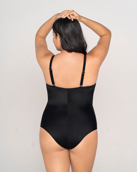 Vestido de baño entero con realce medio de busto y control suave de abdomen#color_700-negro