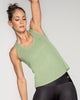 Camiseta deportiva de secado rápido y silueta semiajustada para mujer#color_609-verde-claro