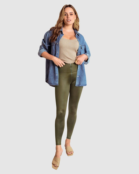 Leggings con acabado efecto cuero con control de abdomen#color_617-verde-oliva