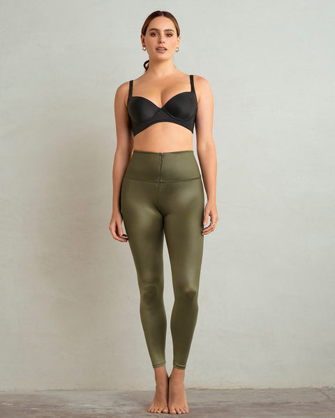 Leggings con acabado efecto cuero con control de abdomen#color_617-verde-oliva