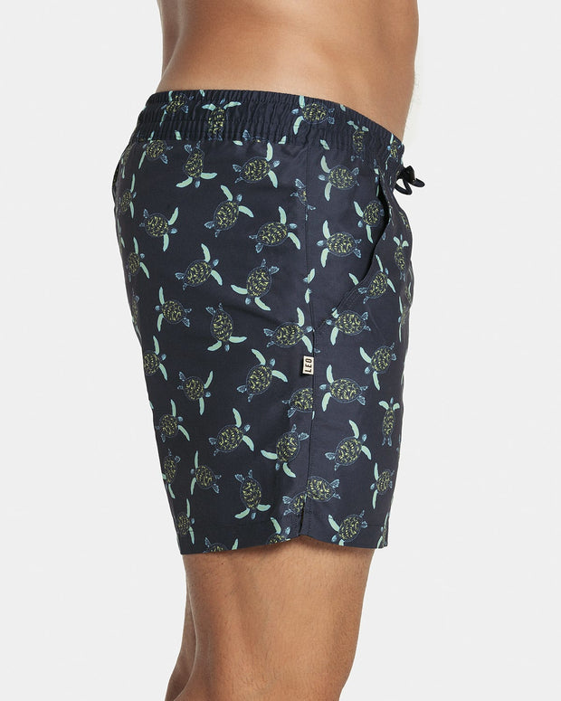 Pantaloneta de baño con malla interna y cintura ajustable#color_024-estampado-tortugas