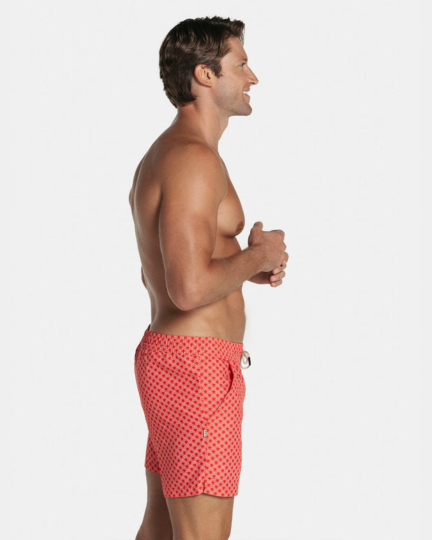 Pantaloneta de baño con malla interna y cintura ajustable#color_030-estampado-ondas