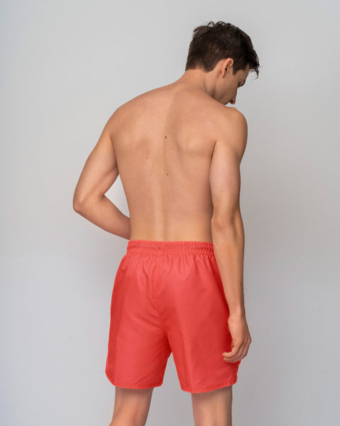 Pantaloneta de baño masculina con práctico bolsillo al lado derecho#color_375-coral-neon