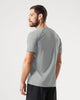 Camiseta deportiva con tela texturizada que permite el paso del aire#color_737-gris-claro
