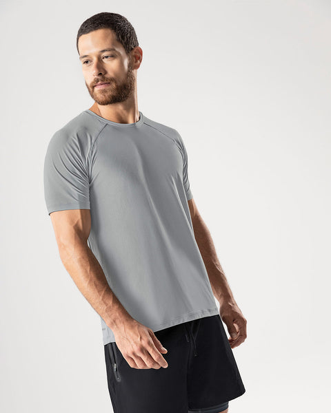 Camiseta deportiva con tela texturizada que permite el paso del aire#color_737-gris-claro