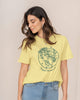 Camiseta manga corta con mensaje en el frente#color_111-amarillo