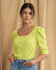 Camiseta manga corta con volumen en hombros y escote cuadrado#color_680-verde-limon