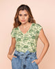 Camiseta manga corta con cuello en v para mujer#color_064-hojas-verdes