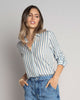 Blusa manga larga con charretera y botón#color_047-rayas-azul