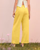 Pantalón de tiro alto con silueta amplia en pierna#color_106-amarillo-claro