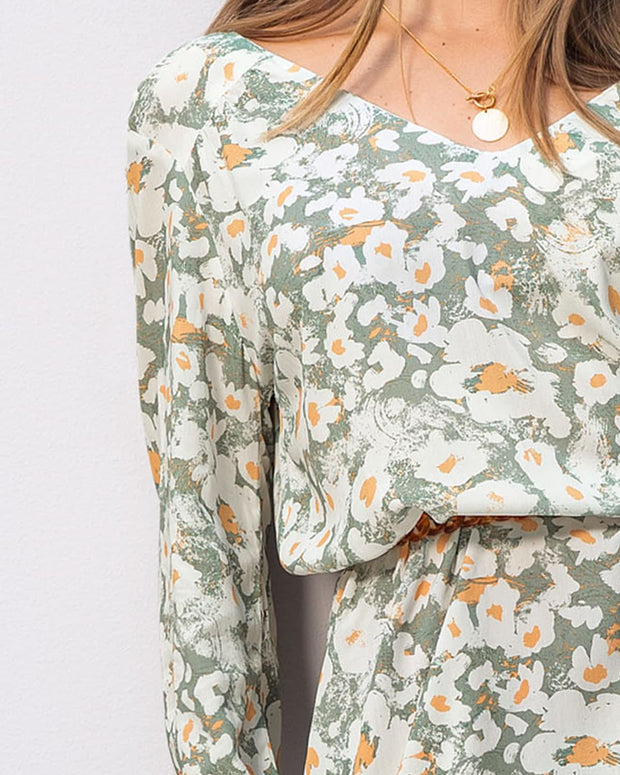 Vestido corto estampado flores cuello en v silueta amplia#color_061-verde-estampado